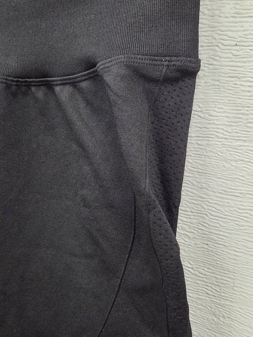 Halara black large compression butt lifting butt scrunch pin dot leggings NWOT - Picture 4 of 10